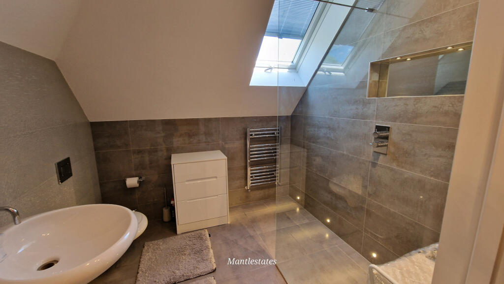 EN-SUITE TO BEDROOM TWO