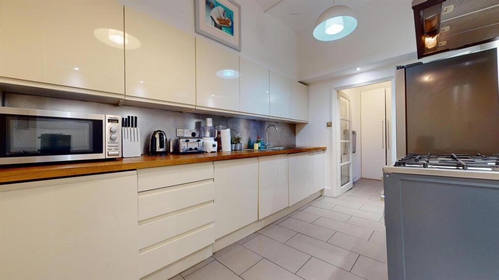 Flat 1 167 CRKitchen.jpg