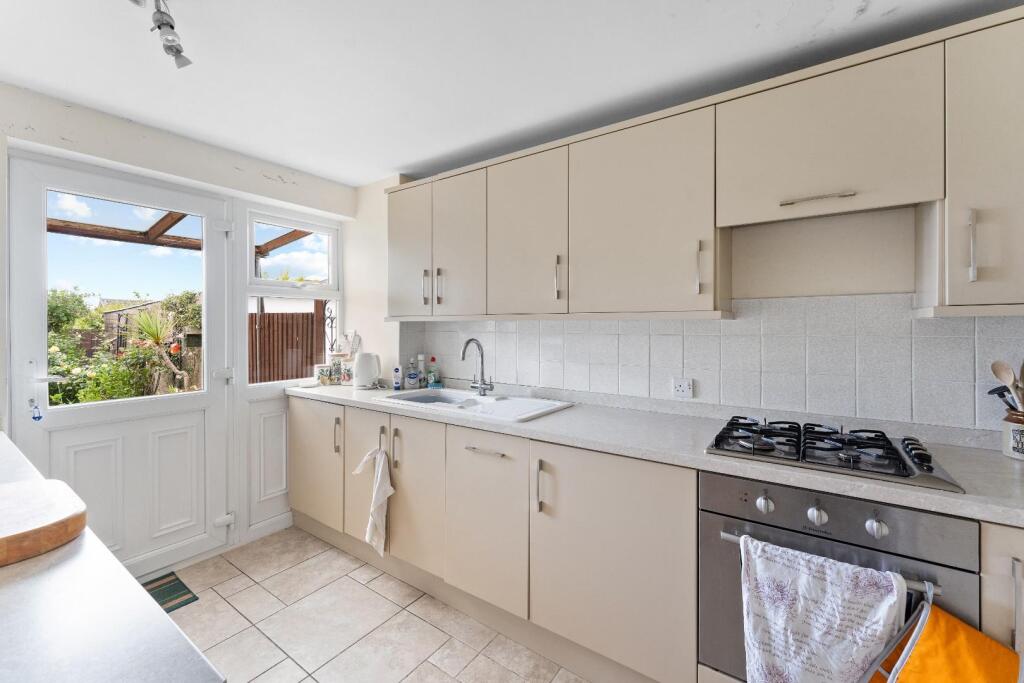 215 Mendip Road Yatton BS49 4ED 19.jpg