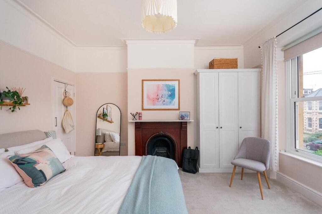 F1F0F1CRSA - Bedroom E.jpg