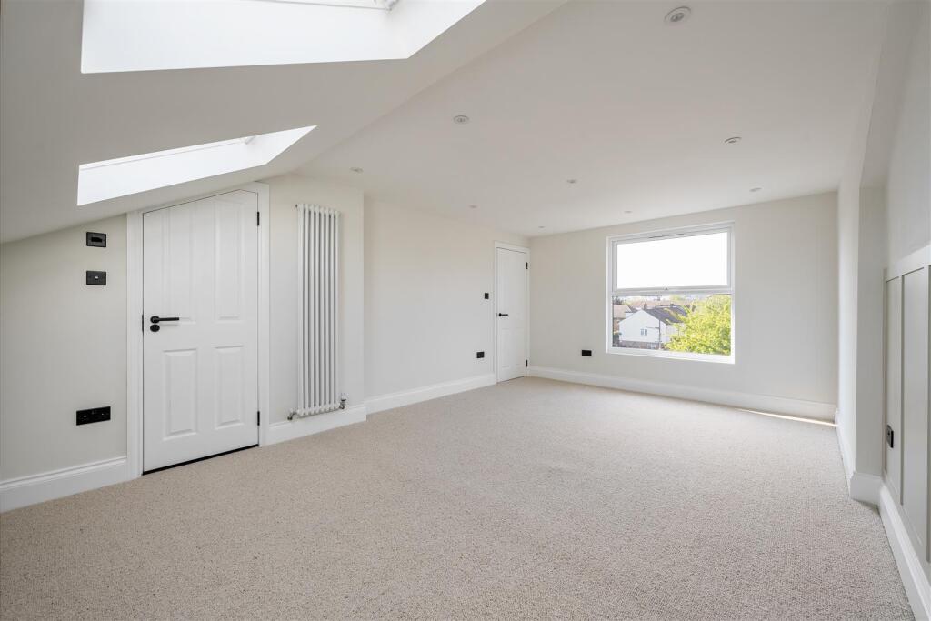 Queen Elizabeth Road E17