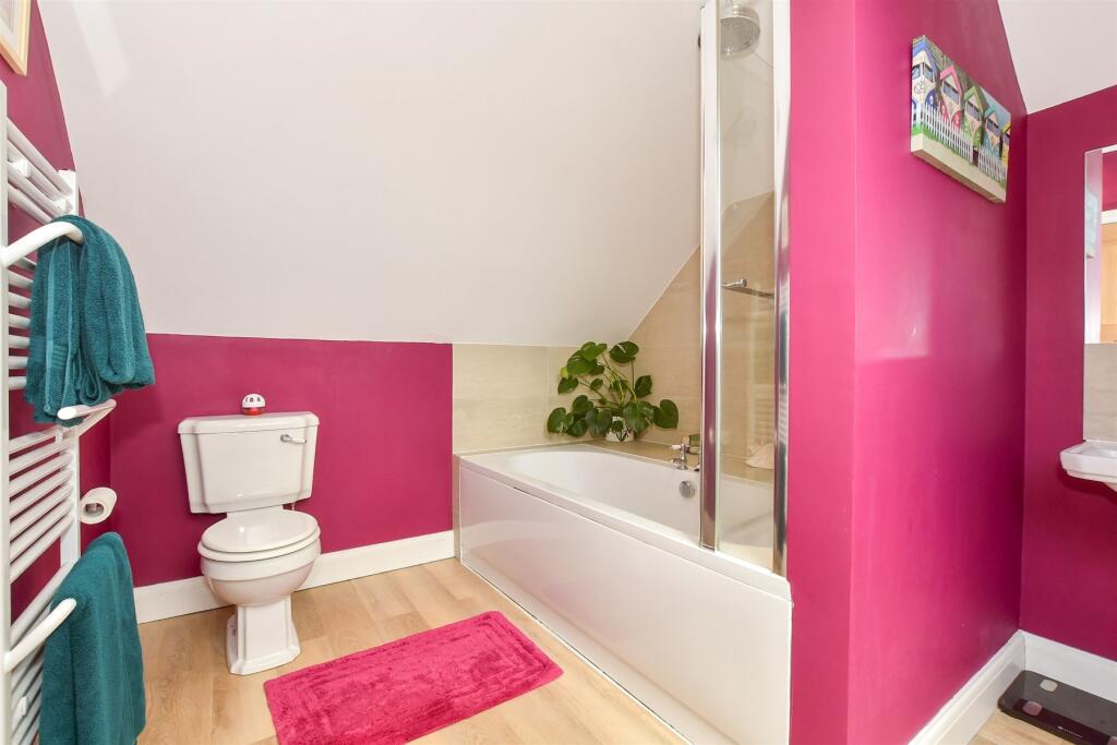 En-Suite Bathroom