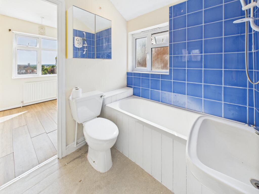 CAM04825G0-PR0162-STILL005