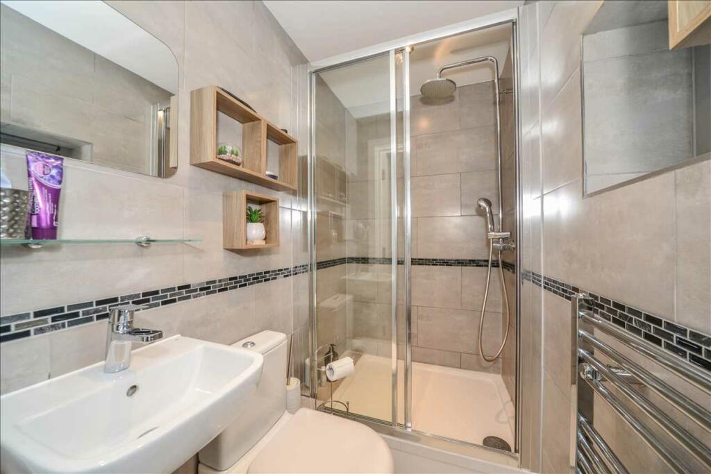 En-sute Shower room