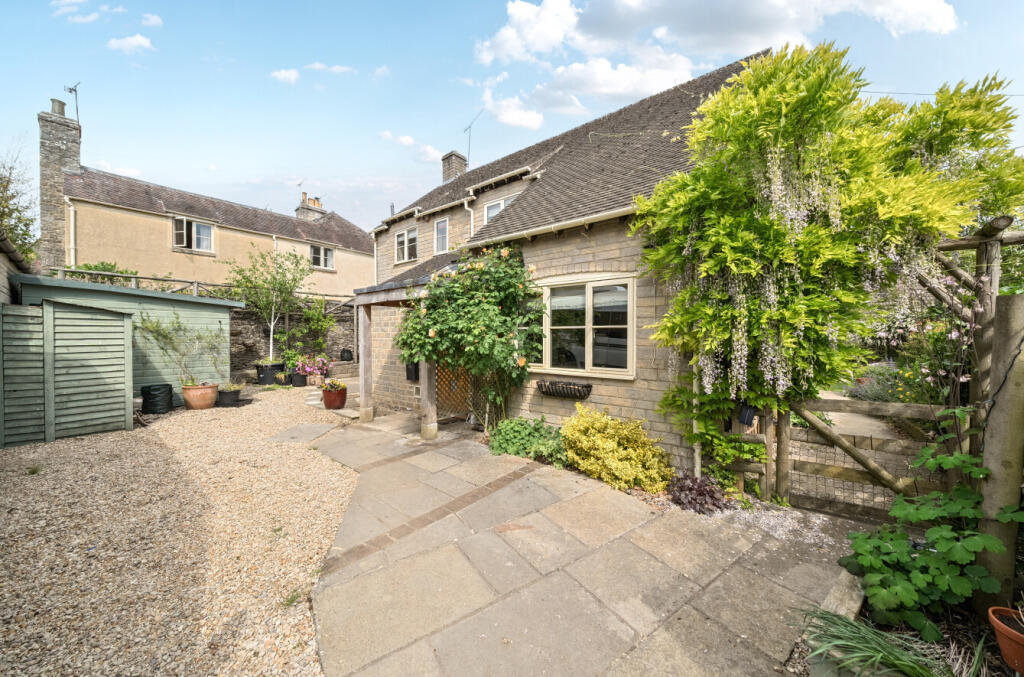 1297476-5-682f399...