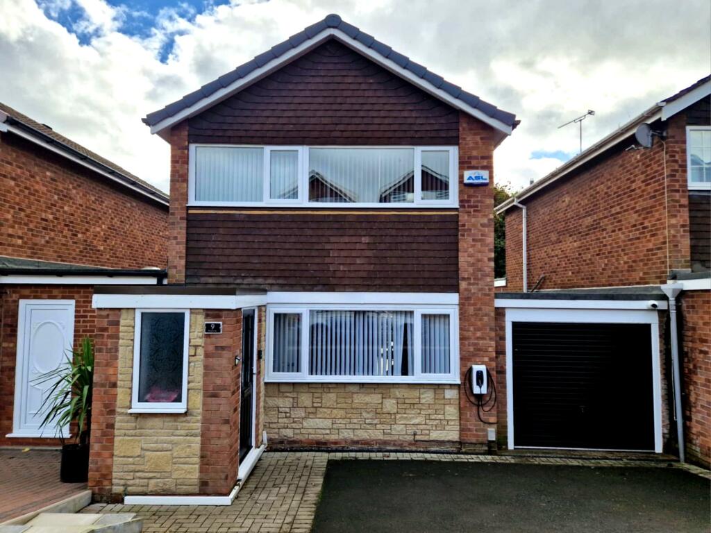 Roseway, Rugeley- 3 Bedroom Detached house for Sa
