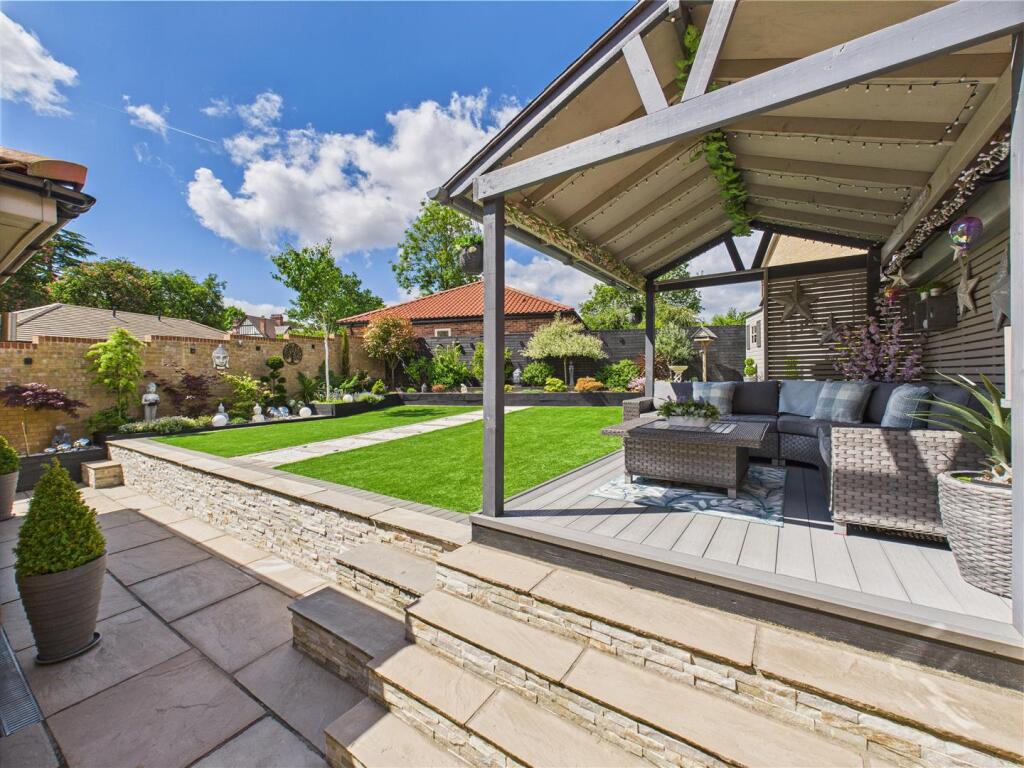 Deck &amp; Pergola