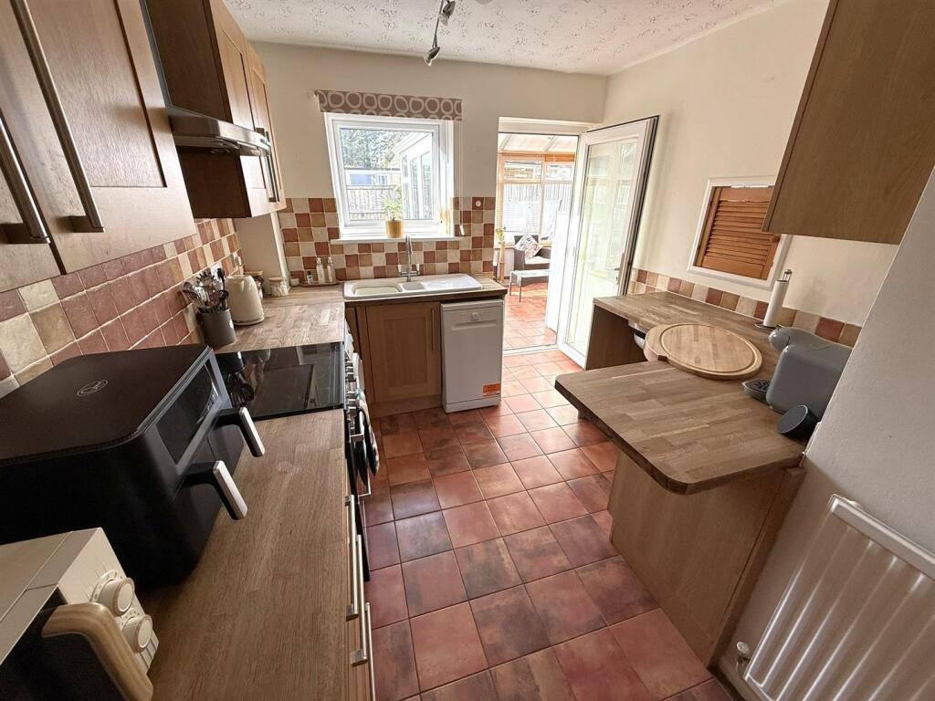Fitted Kitchen / Breakfast