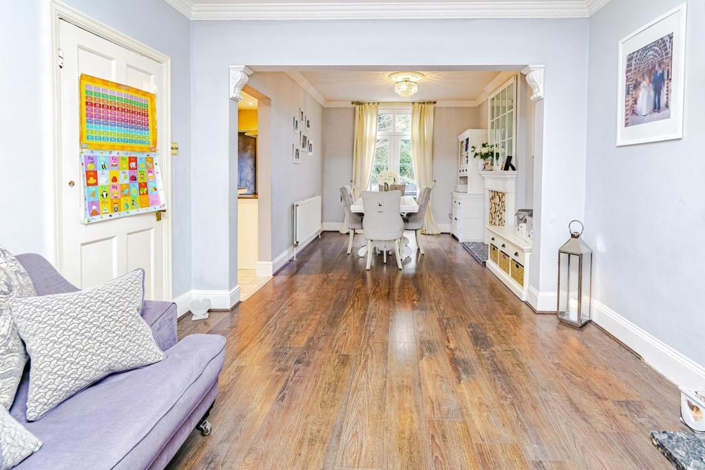 Lounge/Dining Room