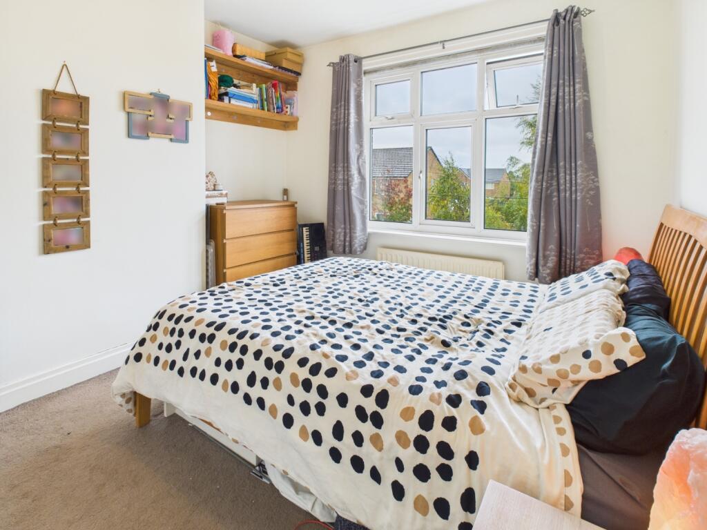 CAM04233G0-PR0035-STILL002