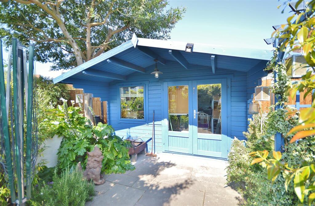 SUMMER HOUSE/ WORKSHOP