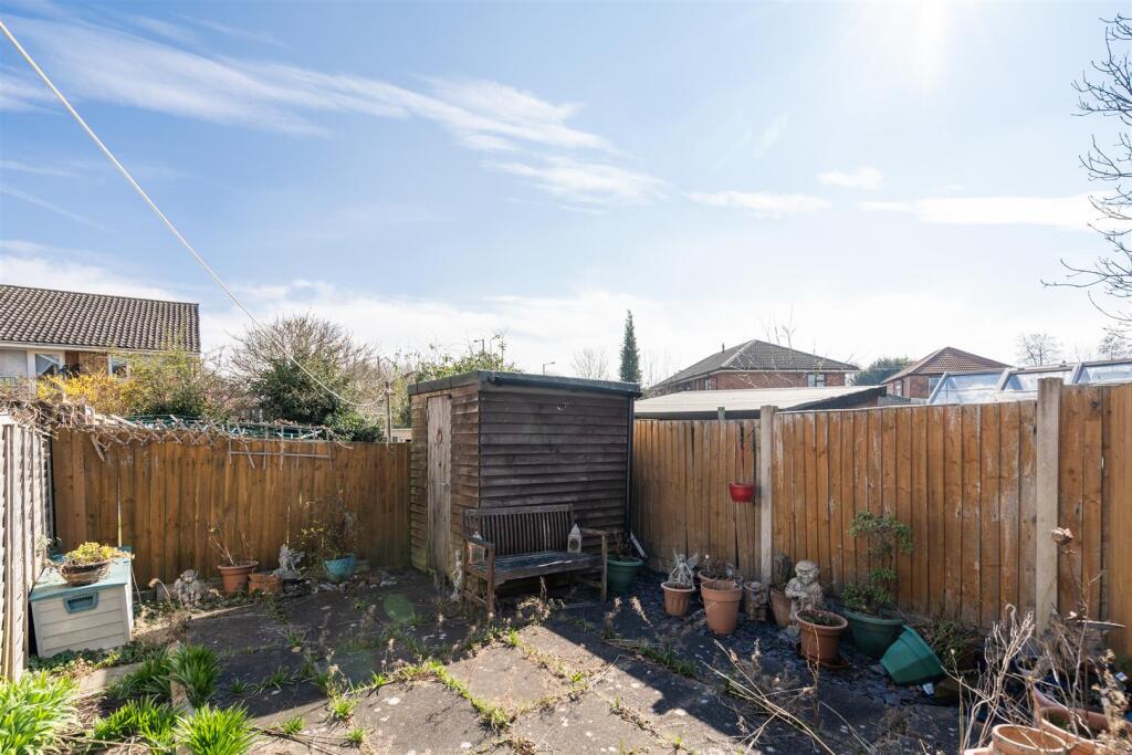 8 Romford Close_28.jpg