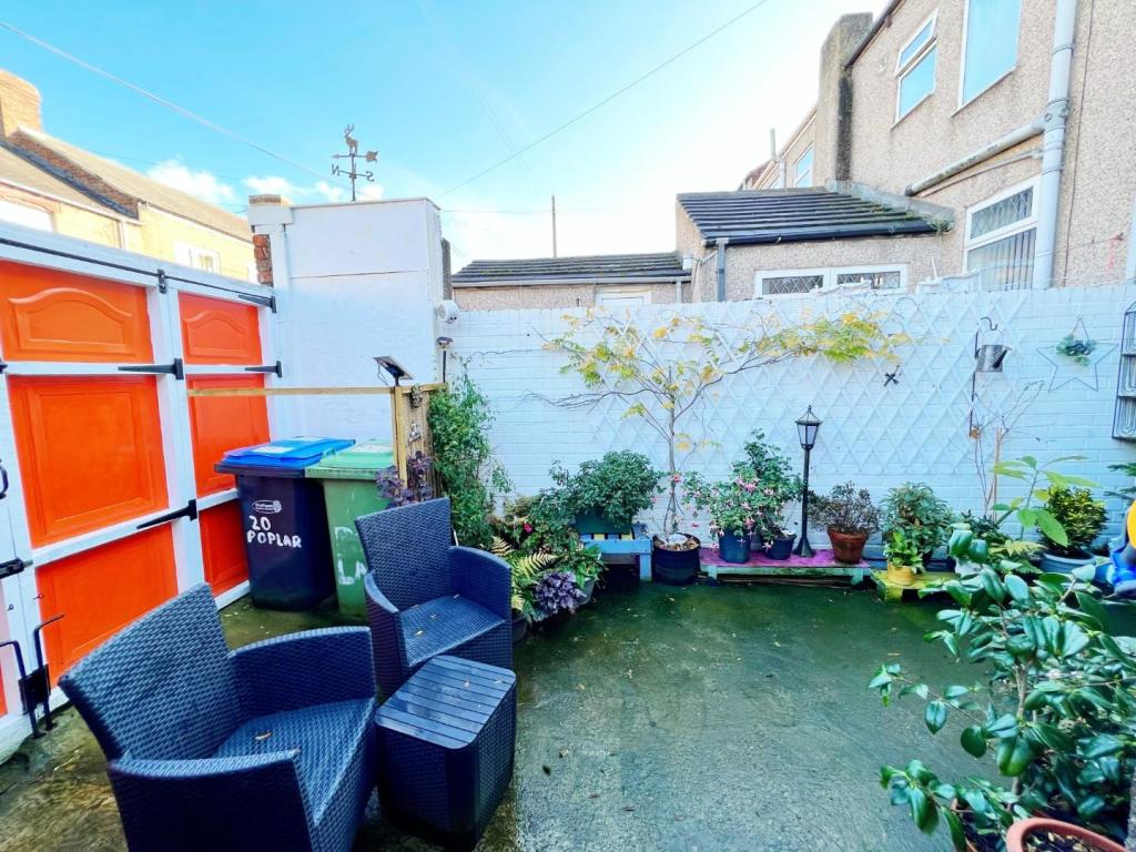 Rear Yard pic 1.jpg