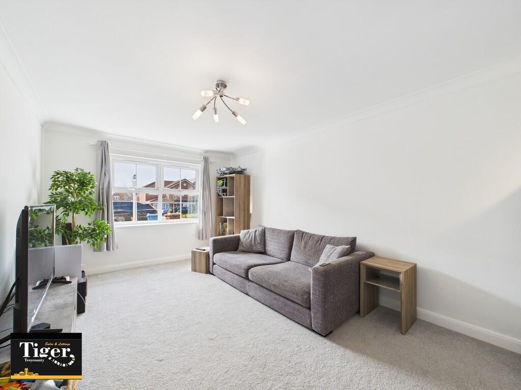 CAM02176G0-PR0525...