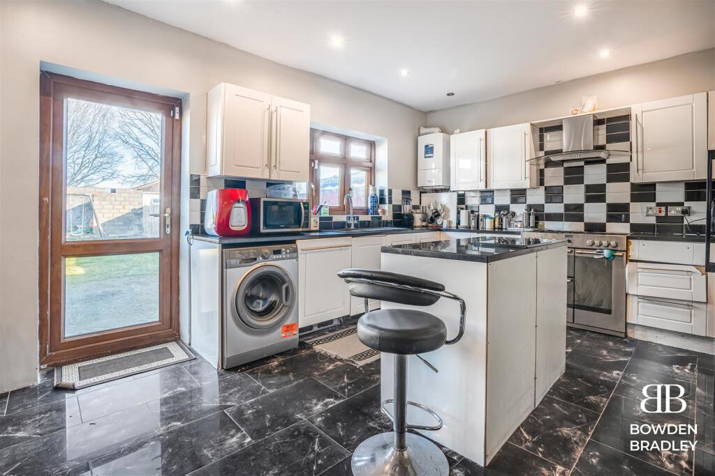 Kitchen/Dining Area