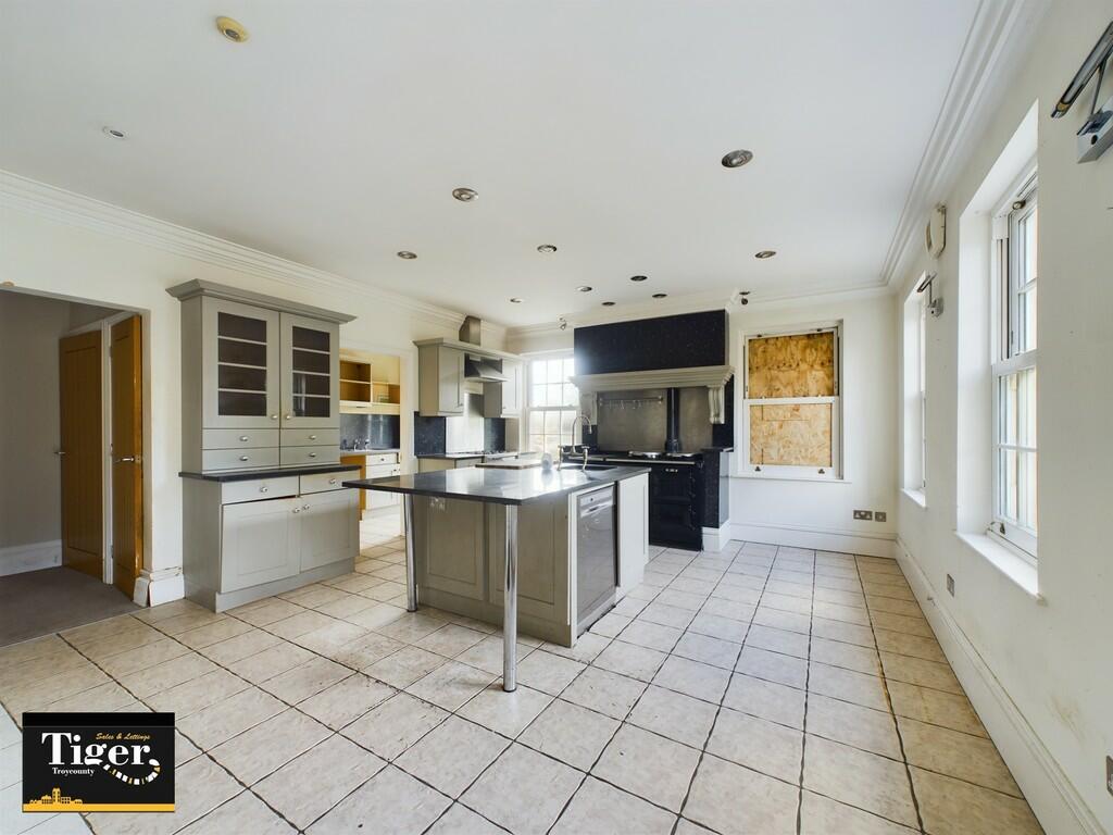 CAM02176G0-PR0329...