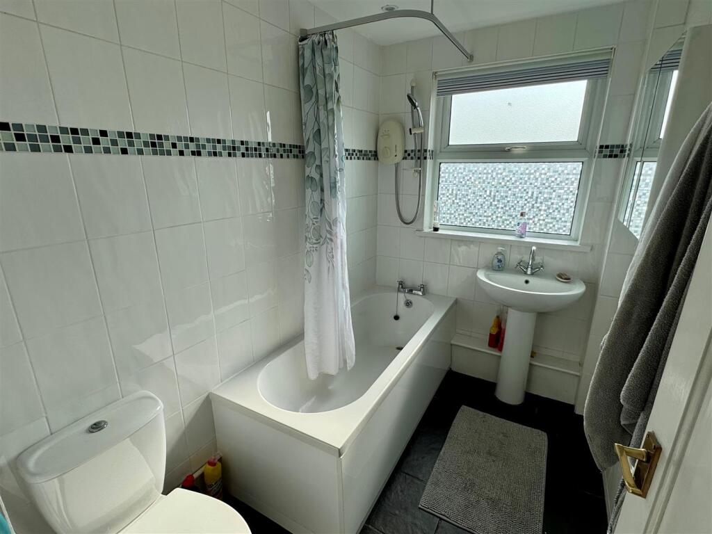 99 Hawkins Road Bathroom