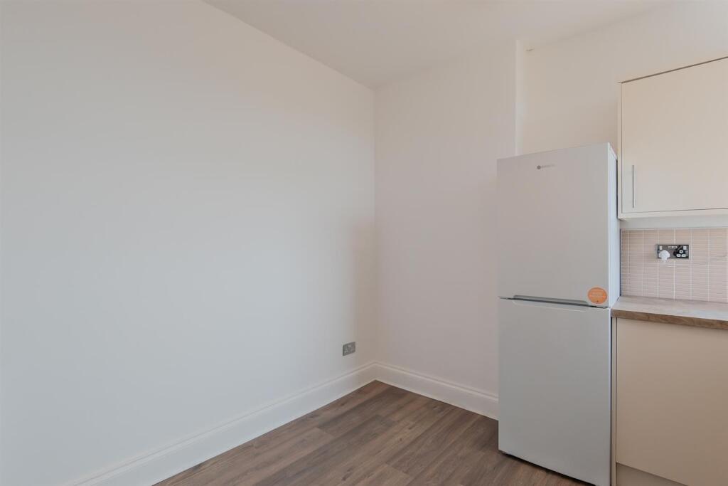 004-13 Earnock Avenue Motherwell, ML1 3EX.jpg