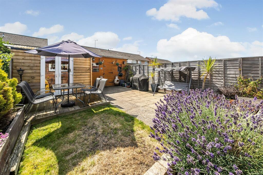 Gordon Road for Sale by Guildcrest Estates - garde