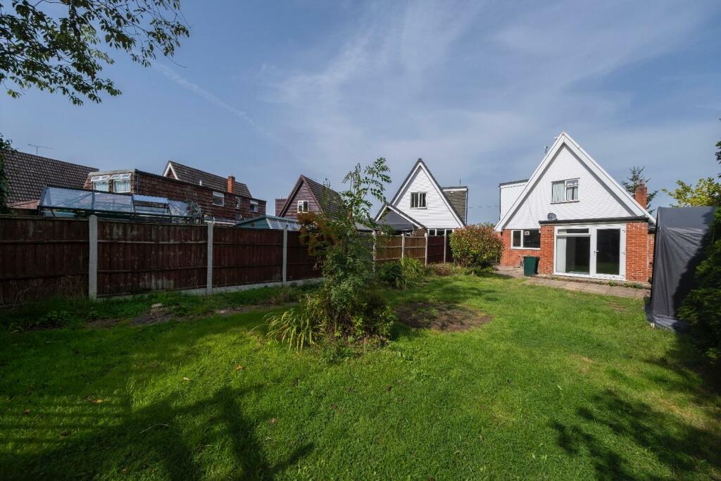 6 Heath Close-031.JPG
