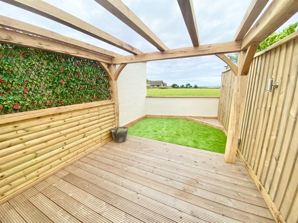 Garden, Garage, Parking &amp; Views