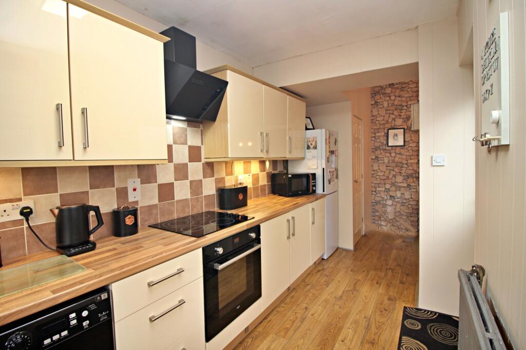 Fitted Kitchen2