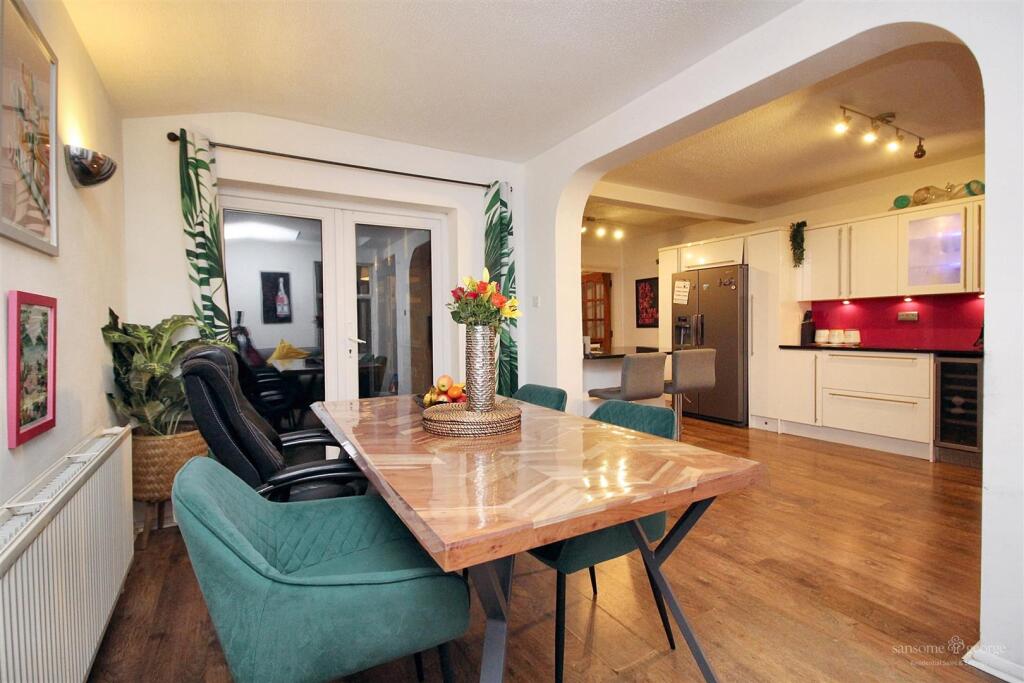 Kitchen/Breakfast Room