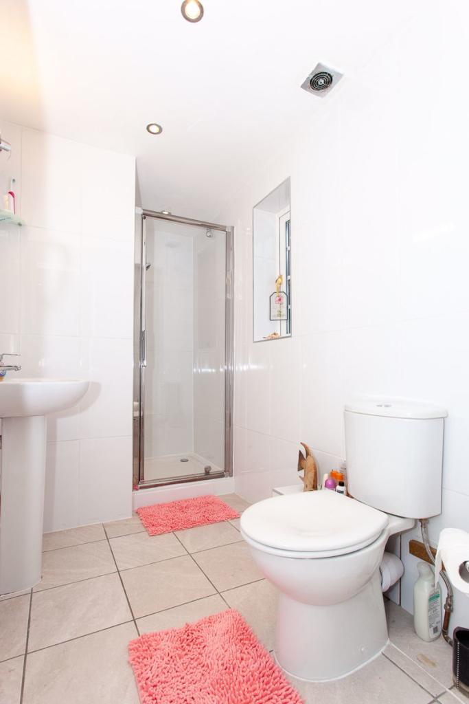 En-Suite showe...