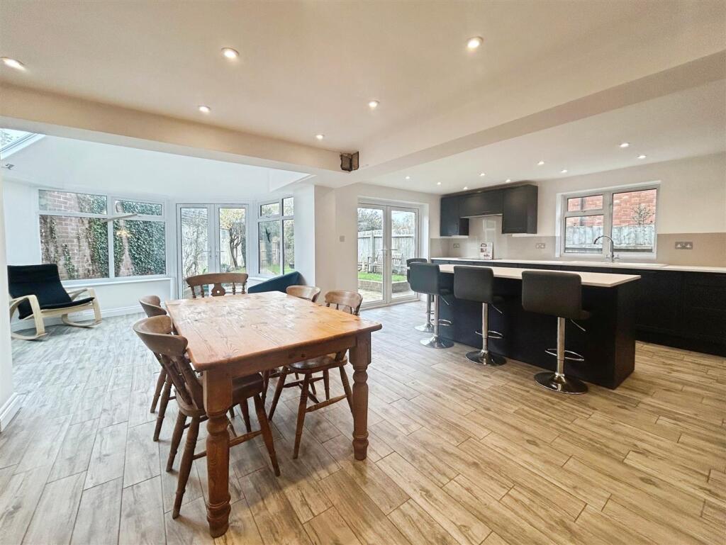 20f35b39-E-4F79-AEEC-B0634832C2C4-4210-000002D6E49