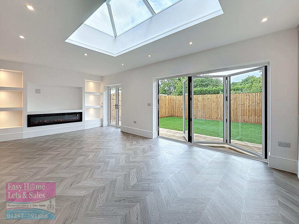 Living Area/Kitch...