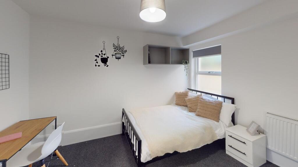 Flat-6-Piccadilly-Place-Bedroom-2 1.jpg