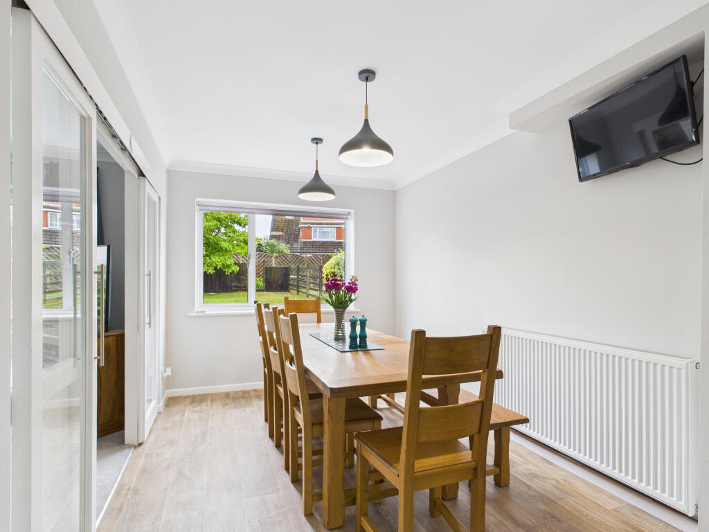 CAM01354G0-PR0587-STILL003