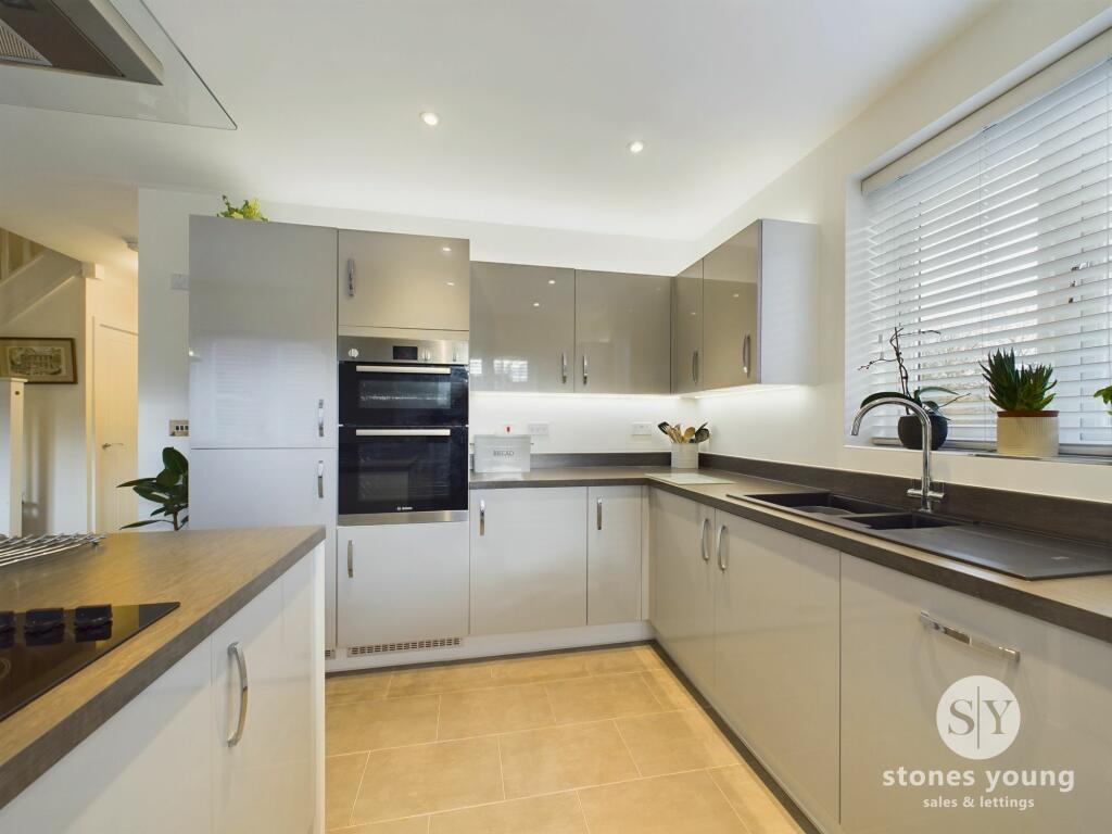 Fantastic Open Plan Living Dining Kitchen