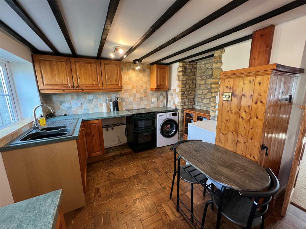 Kitchen 1.jpg