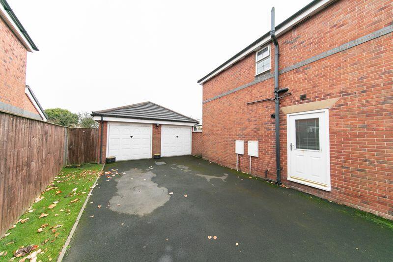 Double garage and off road parking fo...