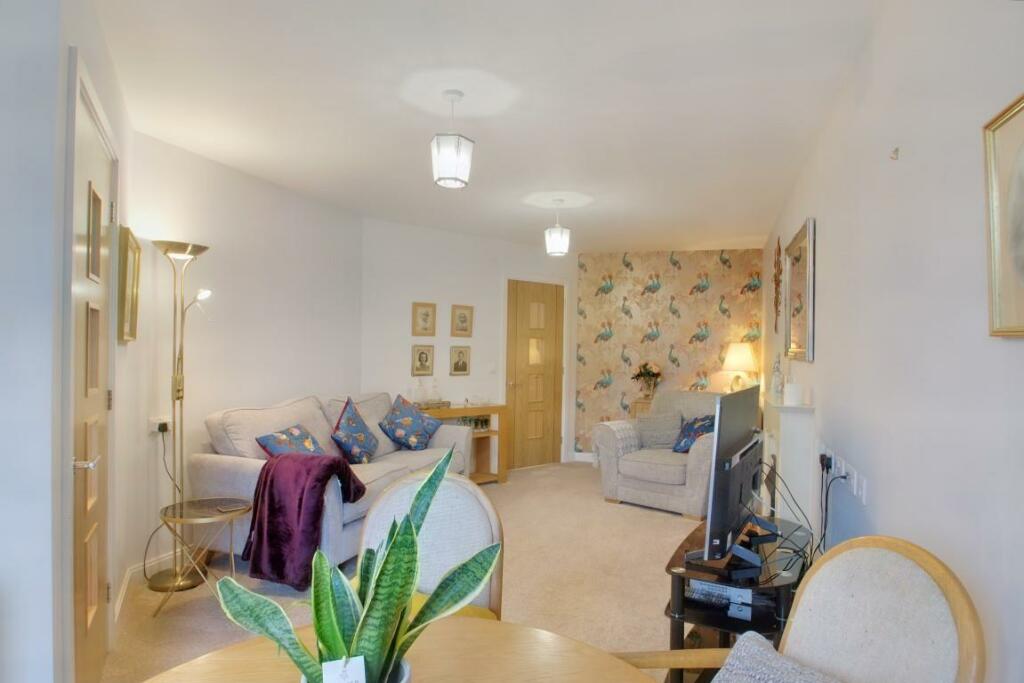 8558557-interior14 (Medium).JPG