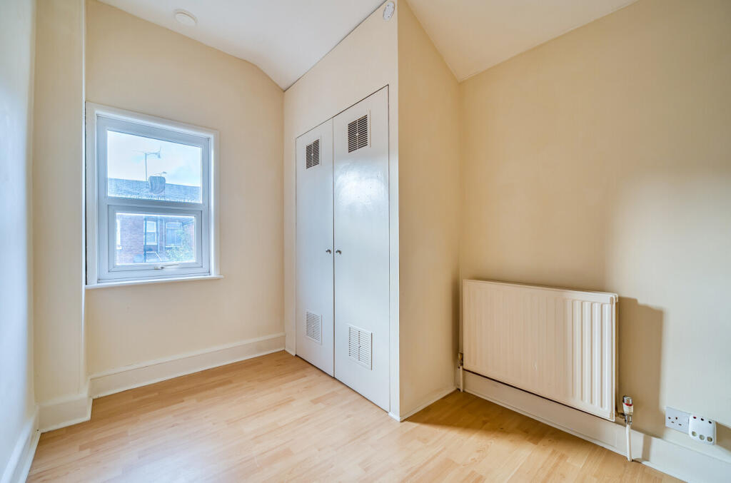 1369302-7-68f66b3...