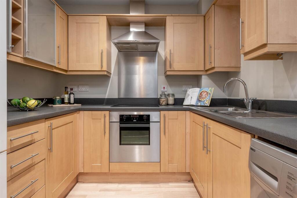 28 Prestwick Way WEB PH-14.jpg