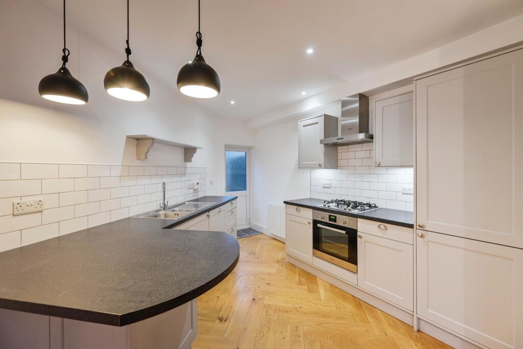 Kitchen Area: