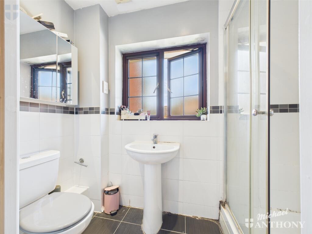 CAM03218G0-PR0640-STILL015