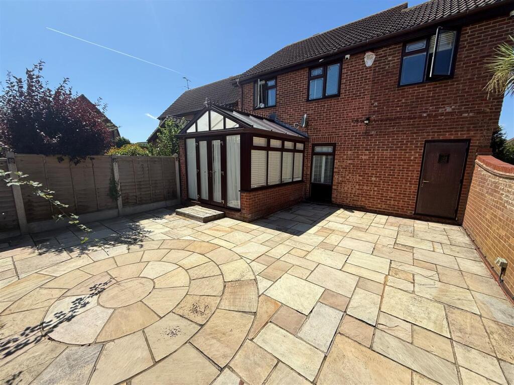 4 ROCHFORD GARDEN.jpg