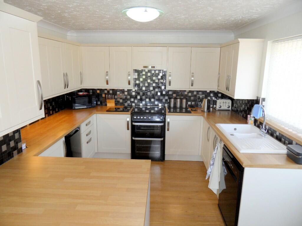 KITCHEN/BREAKFAST RM