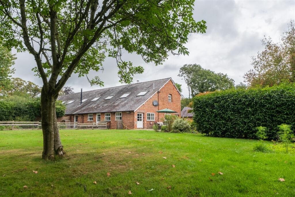 1 Brownhills Barn-068.jpg