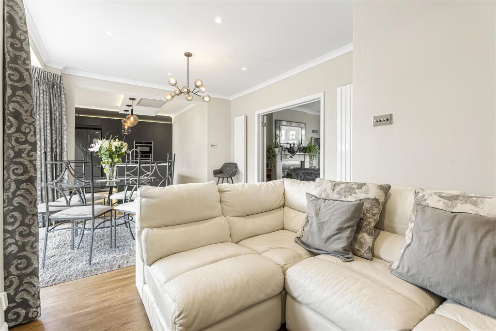 KITCHEN / DINING / SITTING ROOM