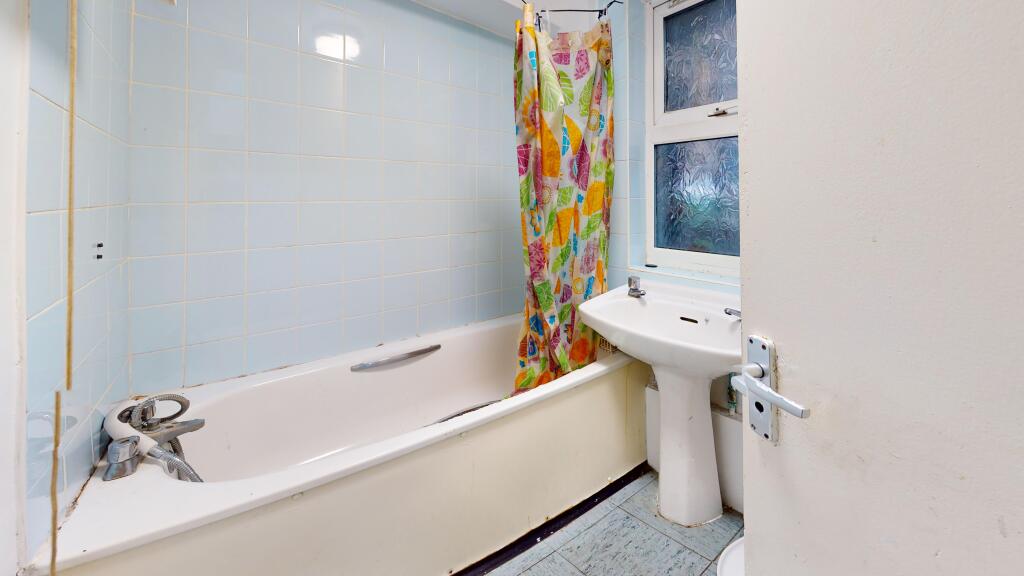 Flat A, 25 Graces Road, Camberwell, London, SE5 8PF