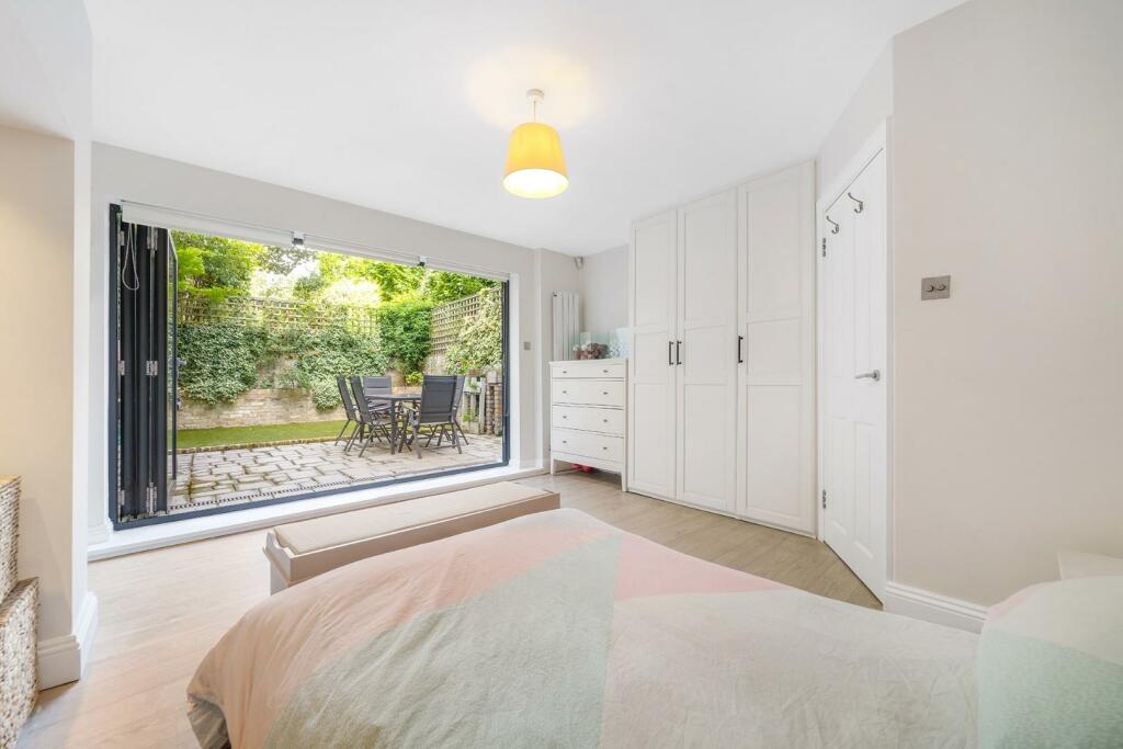 Bedroom 1 (2).jpg