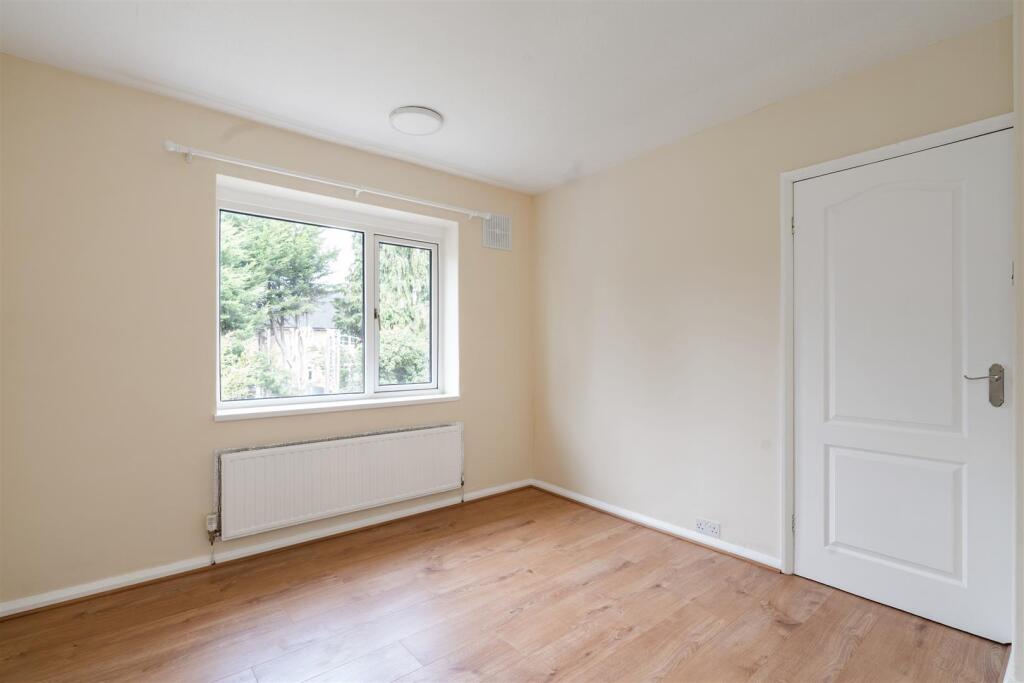 21 Lawnswood Avenue_8.jpg