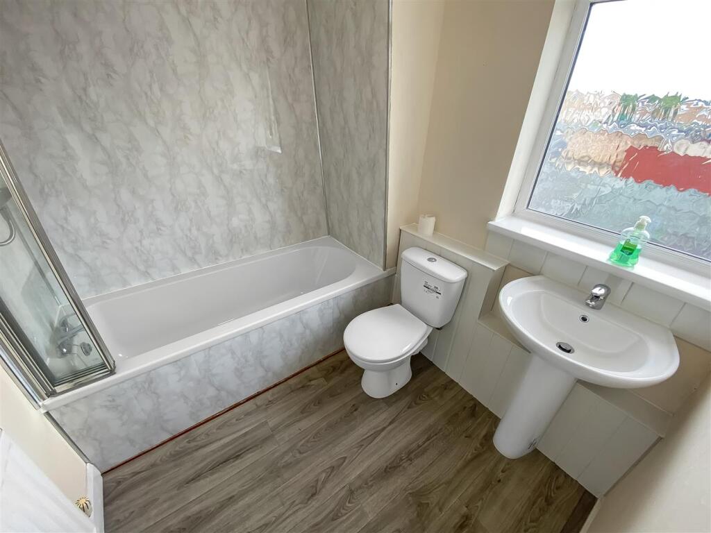 Family Bathroom/WC