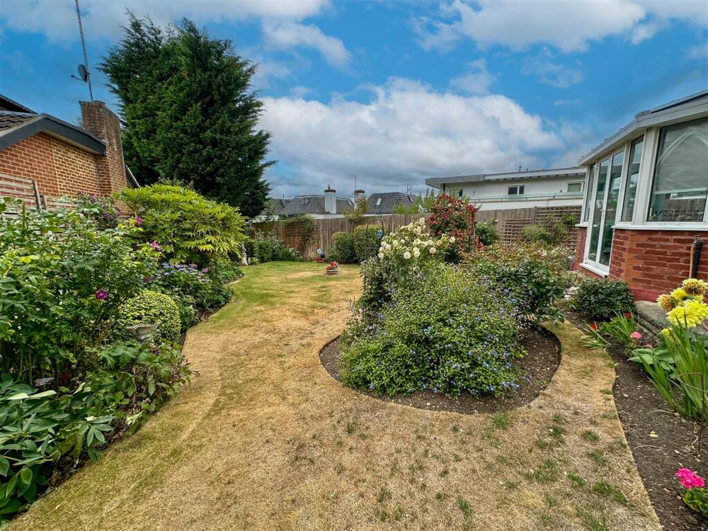 2 Rawlins Close, N3 (21)-Edit.jpg