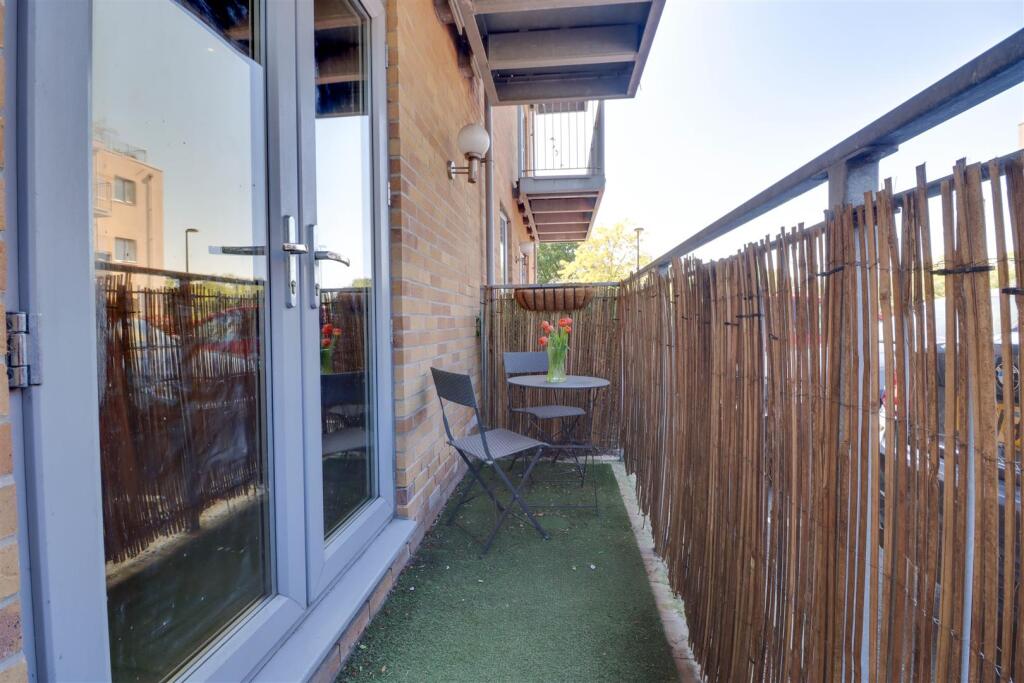 FLAT 2 RAMSDEN COURT-9.jpg